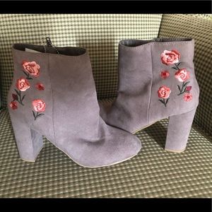 Size 8 women’s ankle boots